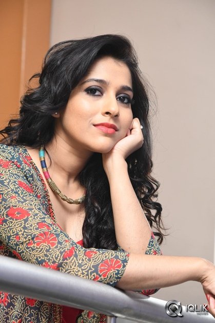 Rashmi-Gautam-At-Thanu-Vachenanta-Movie